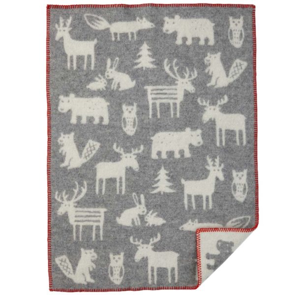 Die Wolldecke FOREST von Klippan ist aus 100% Lammwolle hergestellt, in der Grösse 65 x 90 cm und in der Farbe grau erhältlich.