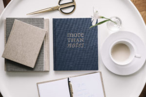 Ob für Meetings, für Skizzen, für Projekte; Die Notizbücher mit Prägung eignen sich hervorragend für die vielseitigen Aufgaben des täglichen Lebens.