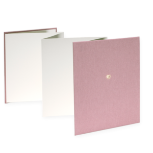 Zehn Seiten Platz für Fotos, Kinderzeichnungen, Gutscheine und vielen Ideen mehr. Dank der Zick-Zack-Form lässt sich der Inhalt optimal präsentieren.