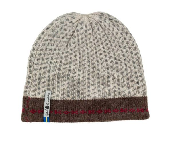 Diese Wollmütze «Skaftö Snö» der Grösse 54 ist aus 100% Merinowolle hergestellt und hat einen Fleece-Einsatz beim Stirnband.