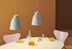 Entdecken Sie den Superellipse Tisch Fritz Hansen bei UNIKI in Uster. Zeitloses Design trifft auf Funktionalität – ideal für Wohn- und Arbeitsräume.
