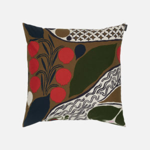 Der Kissenbezug RUSAKKO von Marimekko in der Grösse 50x50 cm besteht aus 100% Baumwolle und hat auf einer Seite einen Reissverschluss.