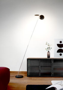 UNIKI – Baltensweiler OyO S Stehleuchte, dimmbare LED-Designlampe mit zwei Spots aus der Schweiz