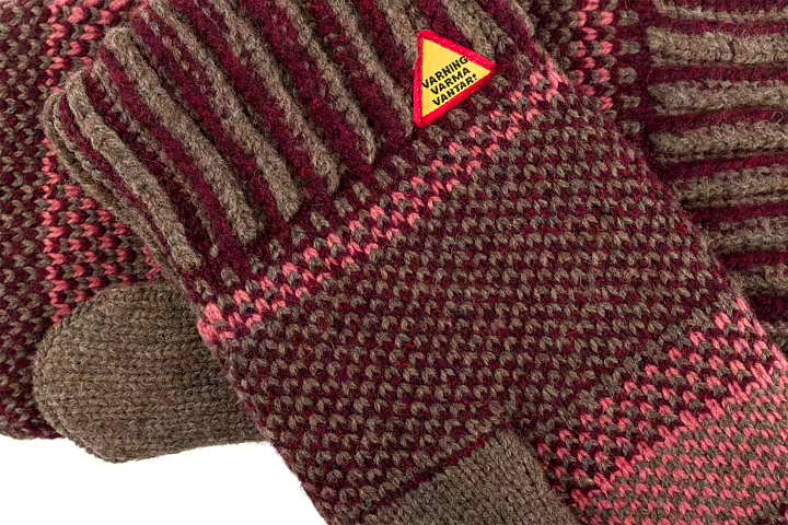 Diese Wollhandschuhe «Fager Iselin» aus Merinowolle sind in der Grösse M (7-9) erhältlich und eignen sich perfekt für die kalten Wintertage.