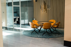 Die Teppiche von KRAMIS sind in jeder Grösse, Form und Farbe erhältlich. Naturfaserteppiche in höchstmöglicher Qualität und Langlebigkeit