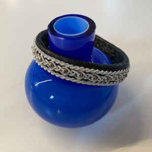 Die Armbänder von SUNNANSJÖ TENN aus Schwedisch Lappland werden aus Leder und Zinn hergestellt und sind in verschiedenen Farben und Grössen erhältlich.
