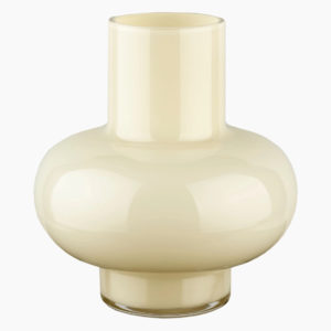 Die kleine Blumenvase UMPU von Marimekko wurde von Carina Seth Andersson entworfen und ist aus mundgeblasenem Glas hergestellt.