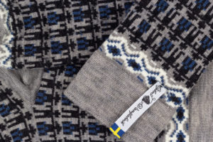 Diese «Kören Kerstin» Socken aus Merinowolle sind in der Grösse 42-45 erhältlich und im traditionellen Skandinavischem Strickmuster hergestellt.