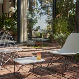 Der Eames Wire Chair ist ein Klassiker unter den Stühlen und individuell konfigurierbar. Der Stuhl ist sowohl Indoor als auch Outdoor tauglich.