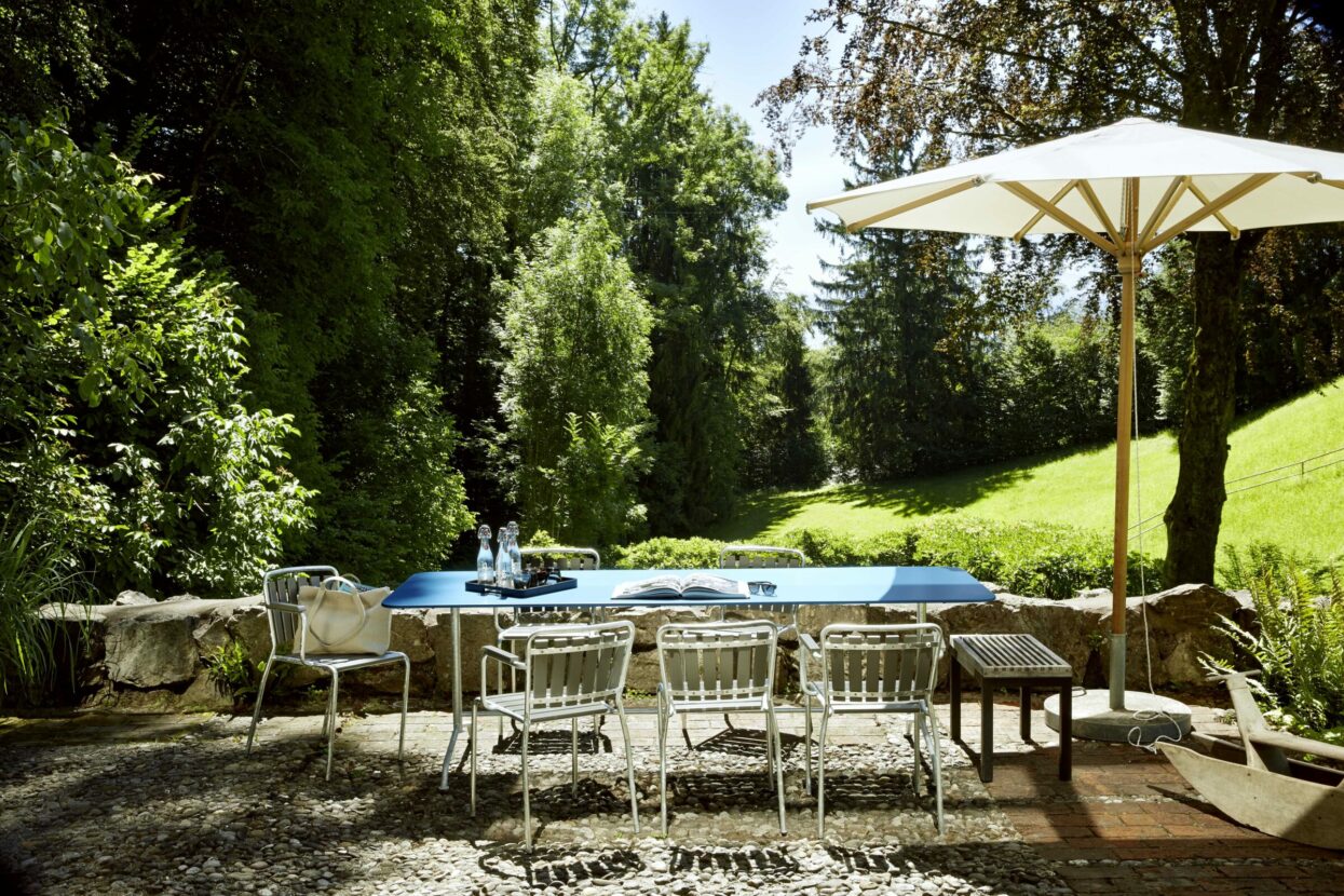 Embru_Gartentisch_gartenstuhl_haefeli_sessel_aschgrau_Haefeli Tisch Stuhl_