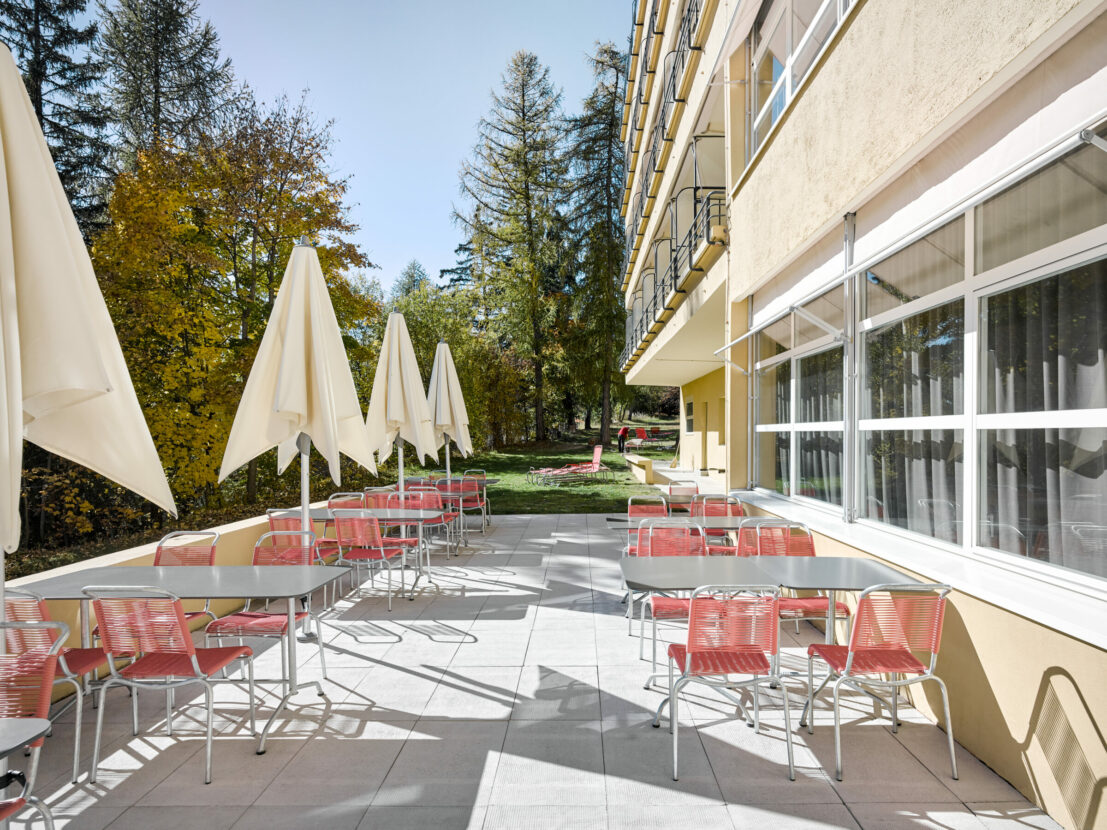 embru-terassenmoebel-gartenstuhl-altorfer-spaghettistuhl-hotel-altrosa
