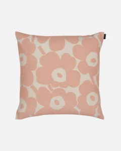 Dieser 50x50 cm Kissenbezug von Marimekko ist mit dem Pieni unikko Muster verziert und hat auf einer Seite einen Reissverschluss.