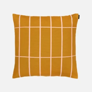 Dieser 50x50 cm Kissenbezug von Marimekko ist mit dem TIILISKIVI Muster verziert und hat auf einer Seite einen Reissverschluss.