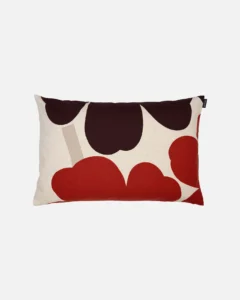 Dieser 40x60 cm Kissenbezug von Marimekko ist mit dem Unikko Muster verziert und hat auf einer Seite einen Reissverschluss.