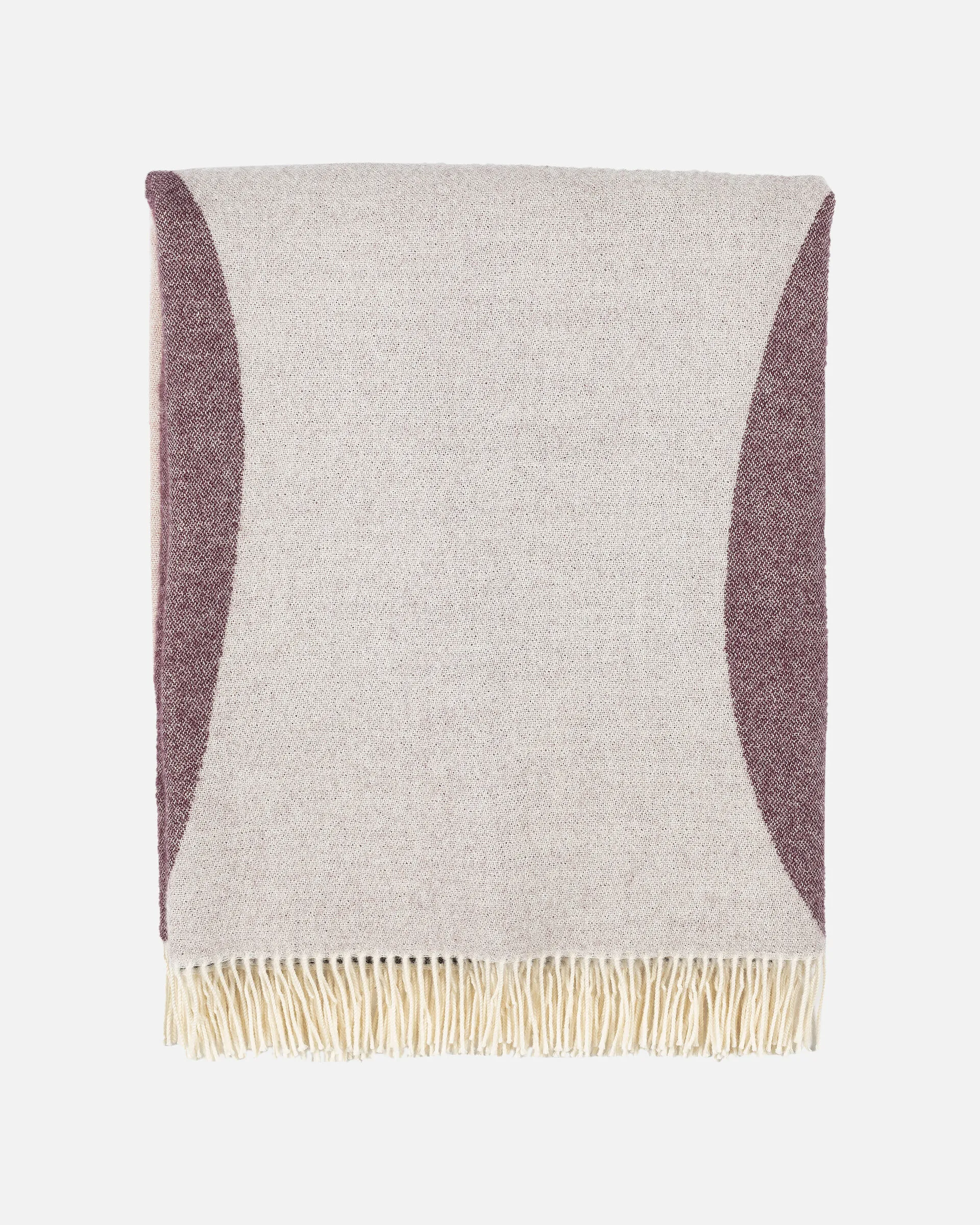 Die Wolldecke Sambara von Marimekko ist 140x180 cm, aus reiner Wolle. Bedruckt mit dem Sambara-Muster in weiss, rot und braun.