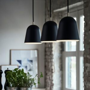 Die Caché-Kollektion wird in einem eleganten, modernen Design mit der bekannten hochwertigen Handwerkskunst von Le Klint hergestellt, bei der alle Teile in Dänemark hergestellt werden.