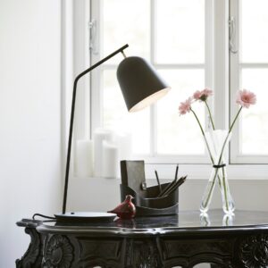 Die Caché-Kollektion wird in einem eleganten, modernen Design mit der bekannten hochwertigen Handwerkskunst von Le Klint hergestellt, bei der alle Teile in Dänemark hergestellt werden.