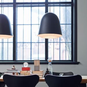 Die Caché-Kollektion wird in einem eleganten, modernen Design mit der bekannten hochwertigen Handwerkskunst von Le Klint hergestellt, bei der alle Teile in Dänemark hergestellt werden.