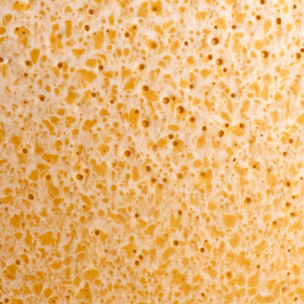 Die Crater-Vase ist von der Oberfläche der Sonne inspiriert und bietet eine wunderbare Gelegenheit, die Farben und Oberflächen der Natur in Ihr Inneres einzuladen