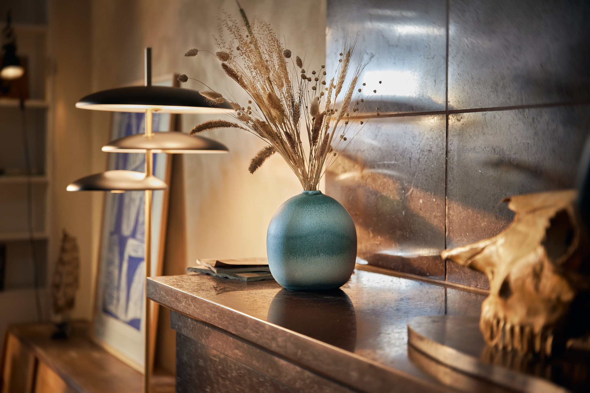 Die Moss-Vase ist von der tiefen Ruhe des Waldbodens inspiriert und bietet eine wunderbare Gelegenheit, die gedämpften Farben der Natur in Ihr Zuhause einzuladen.