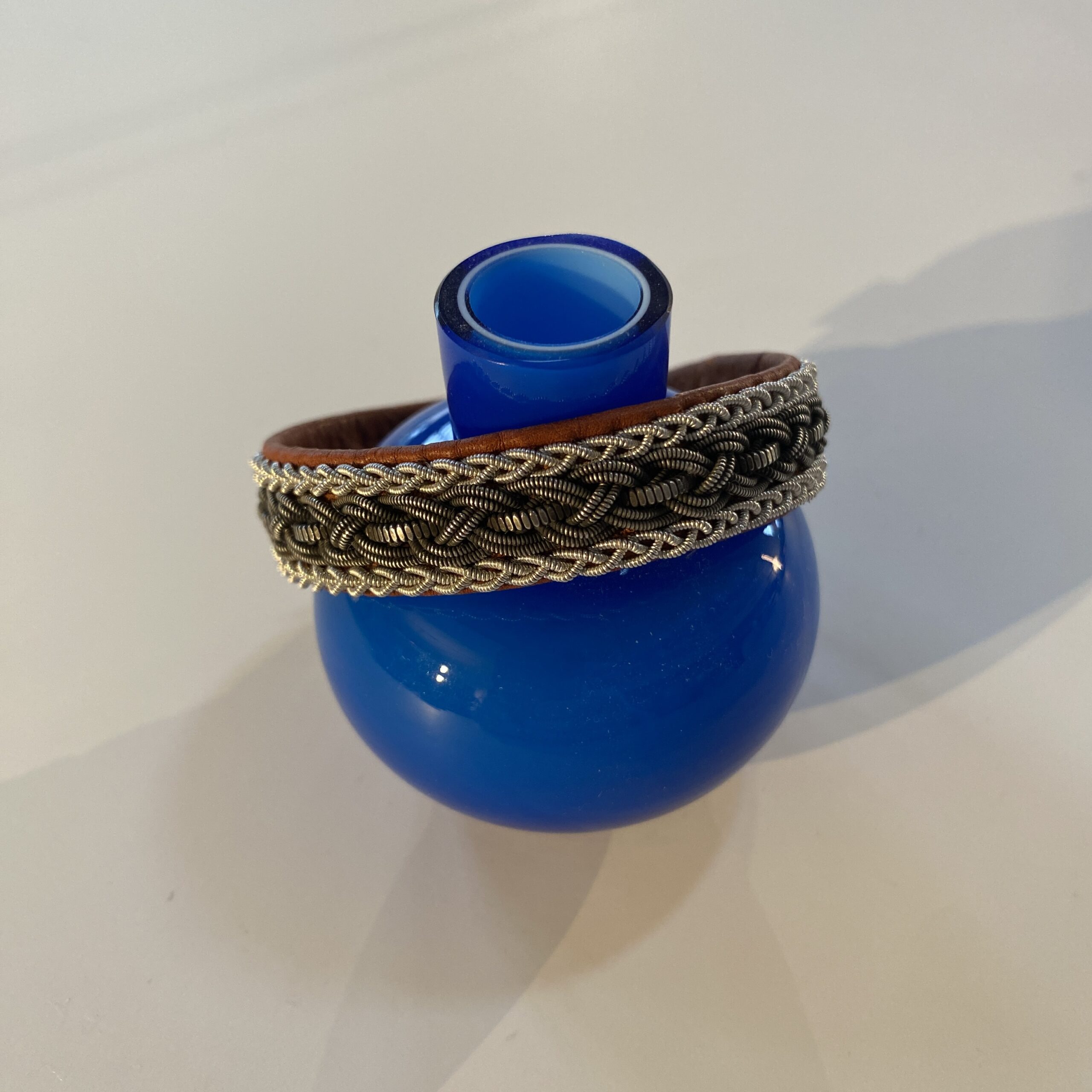 Die Armbänder von SUNNANSJÖ TENN aus Schwedisch Lappland werden aus Leder und Zinn hergestellt und sind in verschiedenen Farben und Grössen erhältlich.