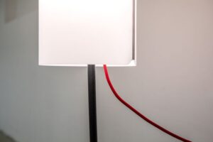 Between von LichtRaumFunktion: modernes Design für stilvolle Räume. Jetzt bei UNIKI entdecken und Funktionalität mit Eleganz kombinieren!