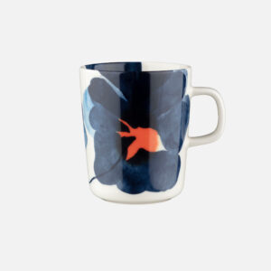 Marimekko Oiva Becher Valssi aus weissem Steingut.