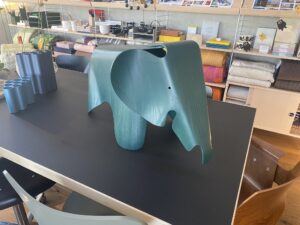 Eames Elephant (Plywood) Special Collection – ikonisches Holzdesign