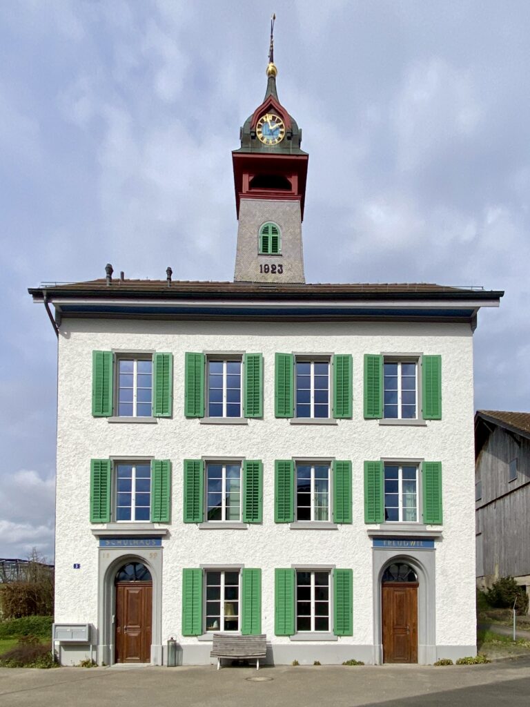 UNIKI – Fassadenrenovierung Schulhaus in Uster
