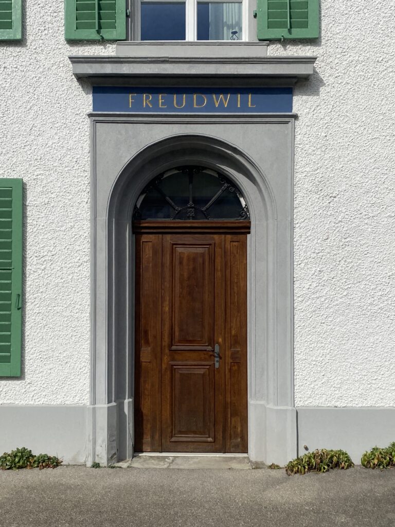 UNIKI – Fassadenrenovierung Schulhaus in Uster