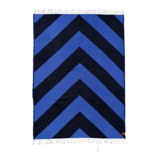 Klippan Angle Wolldecke Blau Schwarz 130×200 cm Merinowolle