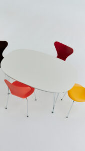 Series 7 Stuhl von Fritz Hansen in kräftiger Farbe