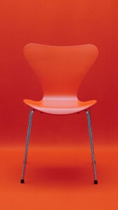 Series 7 Stuhl von Fritz Hansen in kräftiger Farbe