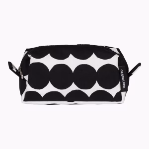 Marimekko Tiise Räsymatto Kosmetikbeutel aus robuster Baumwolle mit schwarz-weissem Punktemuster und Reissverschluss.