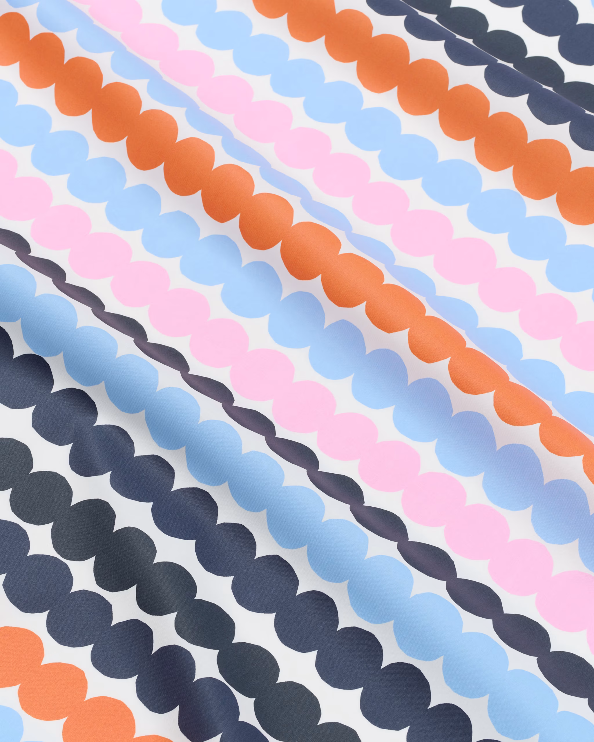 Marimekko RÄSYMATTO org HW Cotton Meterware mit charakteristischem schwarz-weissen Punktemuster aus hochwertiger Bio-Baumwolle.