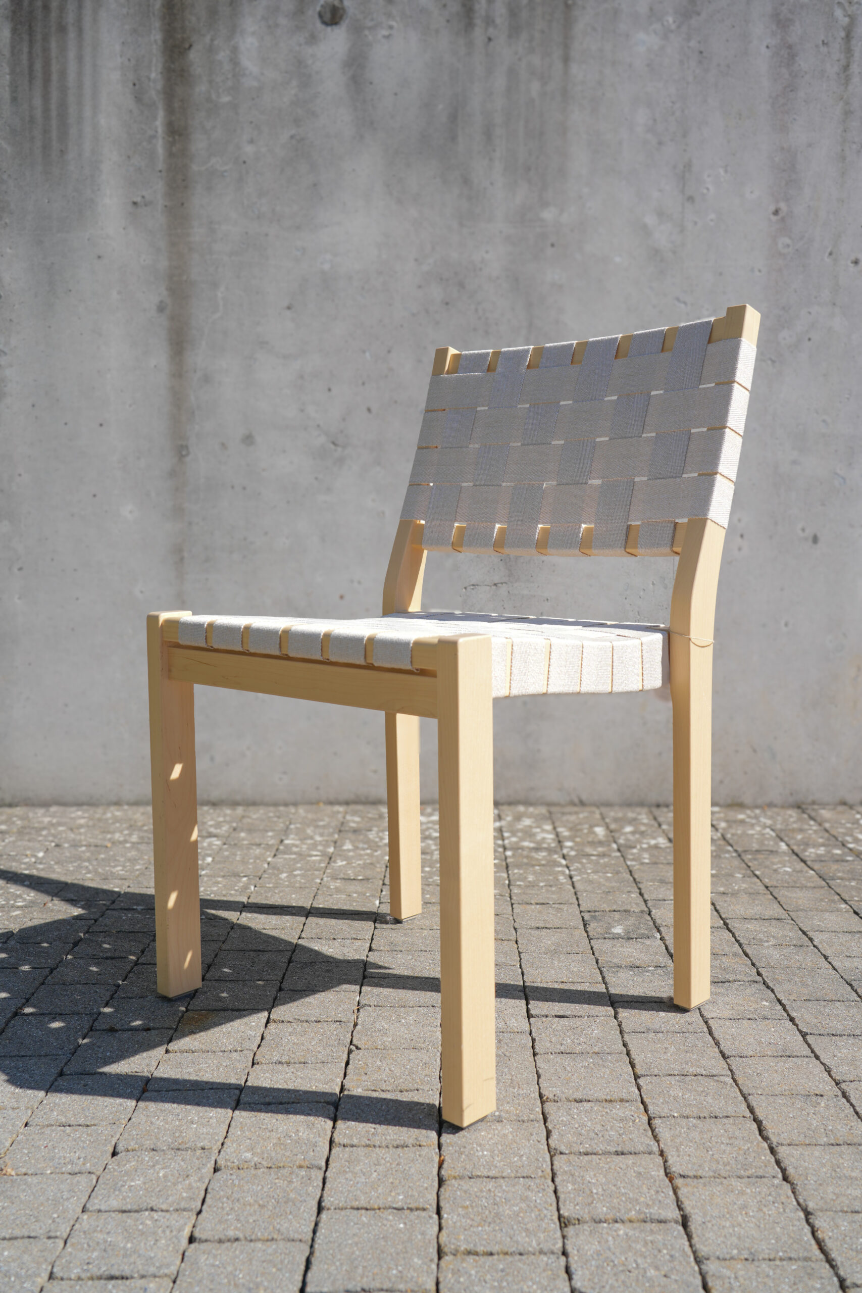 Artek Chair 611 von Alvar Aalto, Rahmen Birke natur lackiert, Outlet-Stück