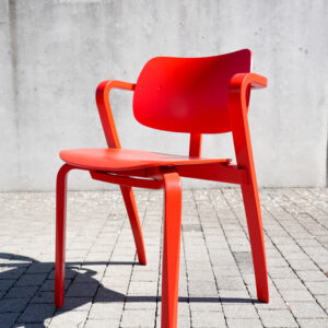Artek Aslak Chair, rot lackiert, Outlet-Stück