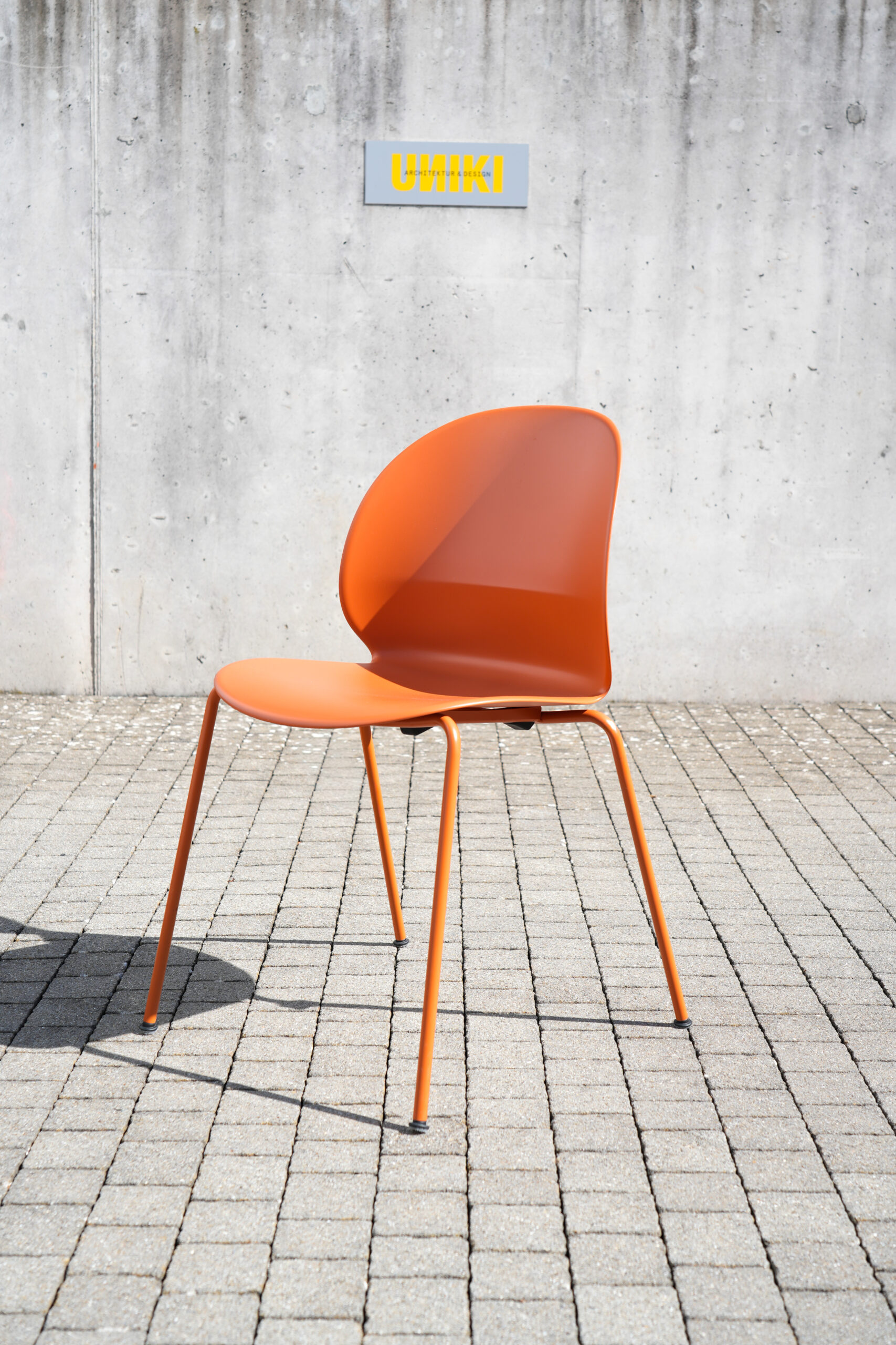Fritz Hansen N02 Recycle Stuhl aus recyceltem Kunststoff orange ohne Armstützen